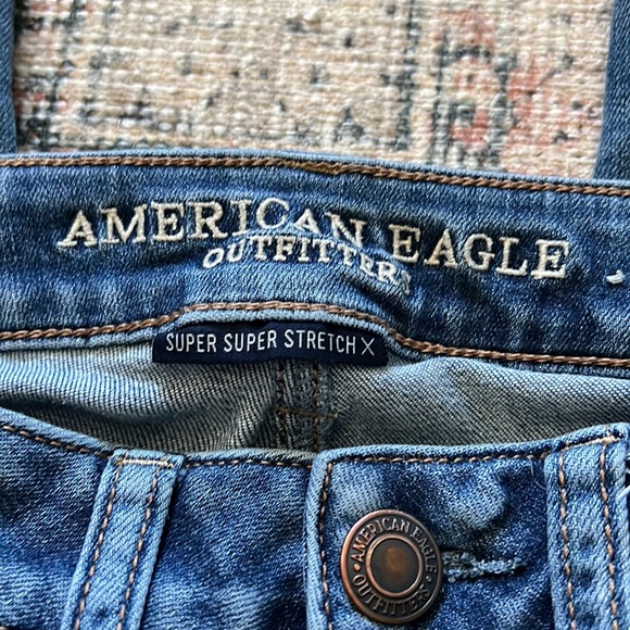 American Eagle Outfitter medium wash Jeans - Picture 6 of 8